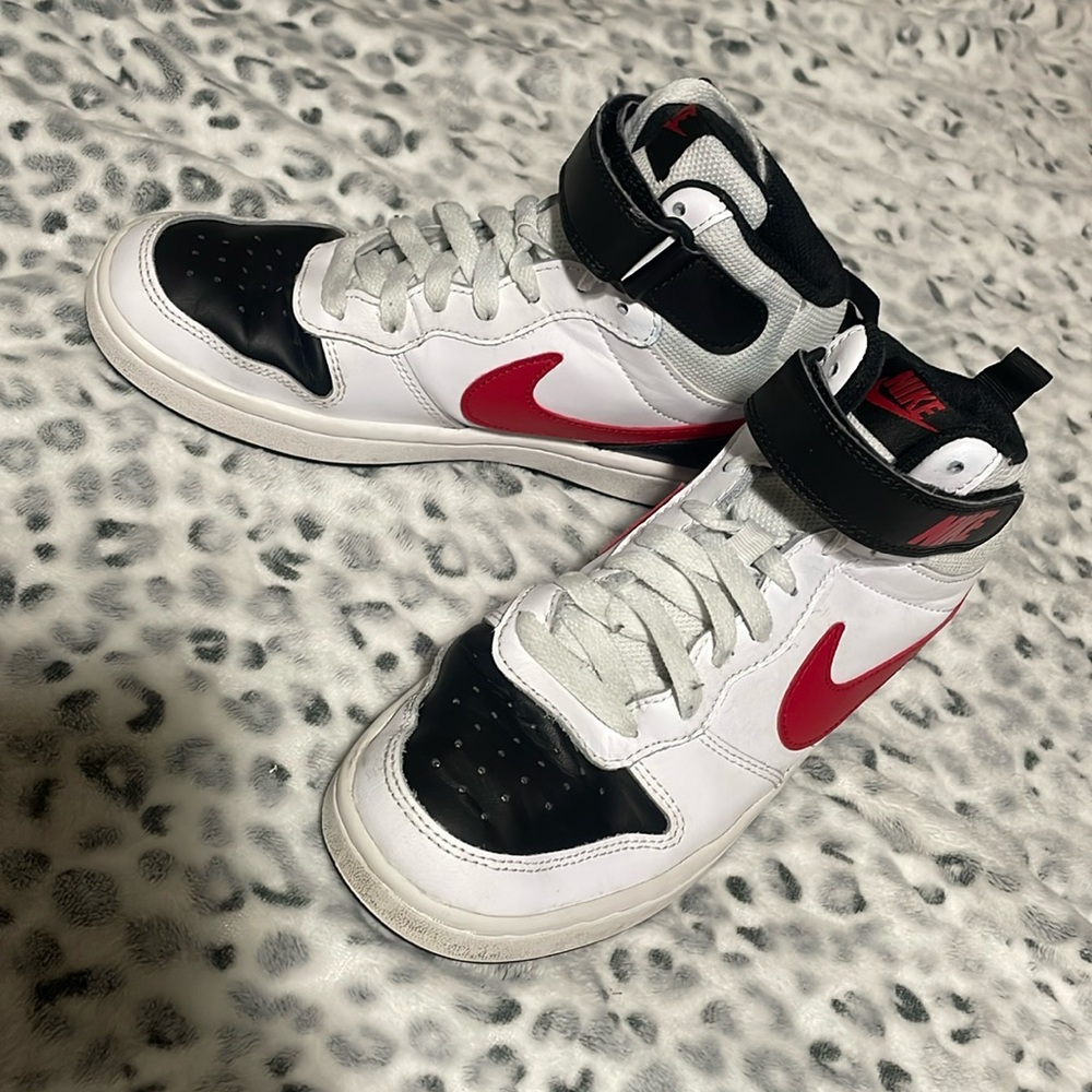 Used Nike big boy size 5